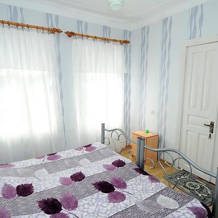 Guest House Darejani Kutaisi Esterno foto