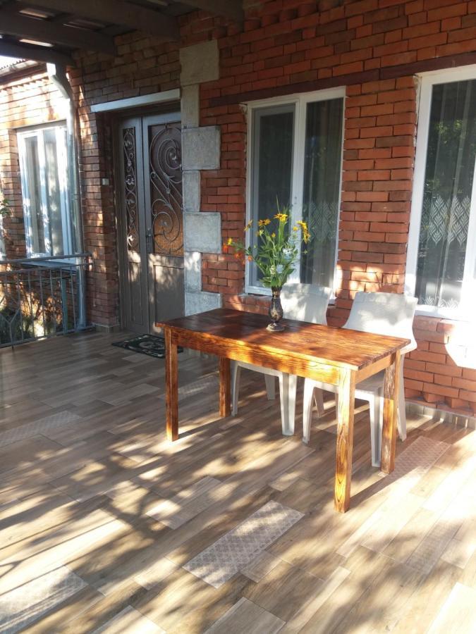Guest House Darejani Kutaisi Esterno foto