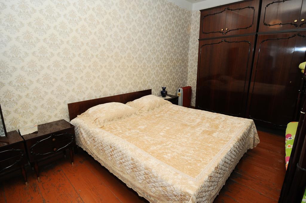 Guest House Darejani Kutaisi Esterno foto