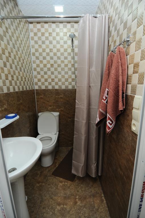 Guest House Darejani Kutaisi Esterno foto